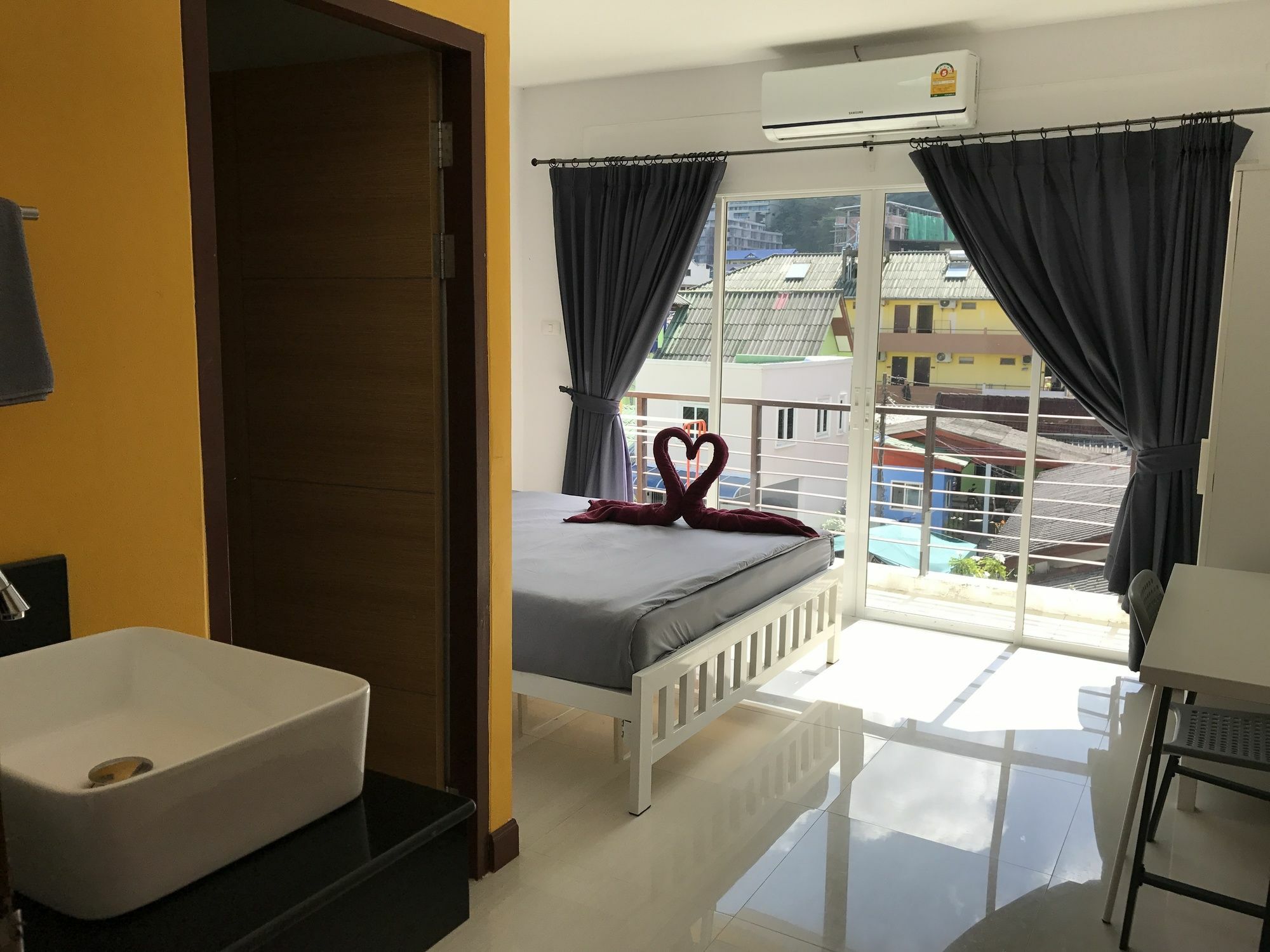 Bedbox Guesthouse And Hostel Patong Экстерьер фото
