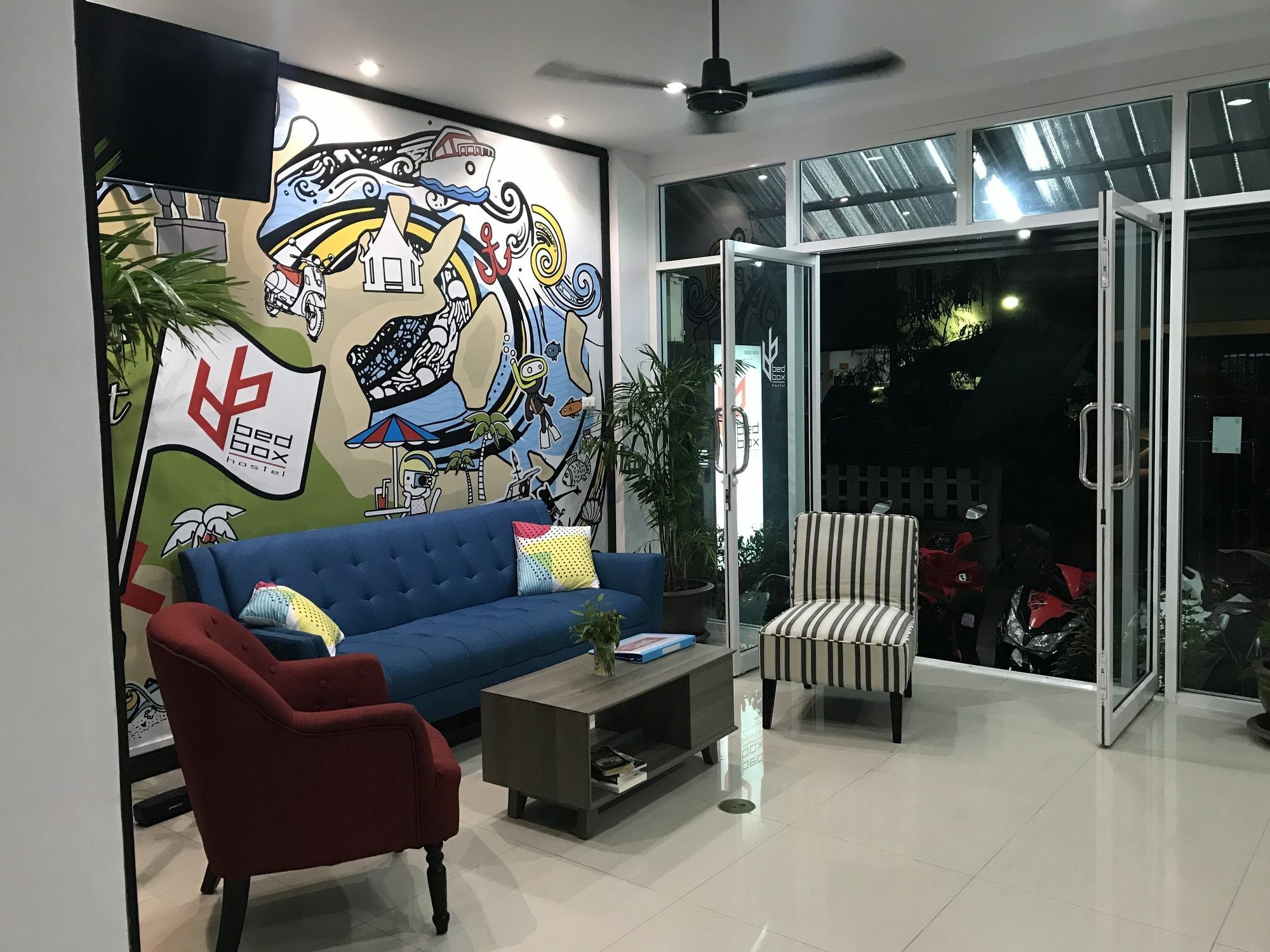 Bedbox Guesthouse And Hostel Patong Экстерьер фото
